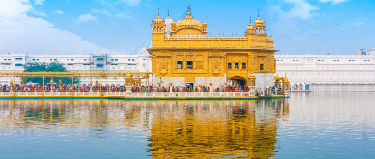 A Leap Towards Gender Equality: Women Are Now Allowed To Sing Inside The Golden Temple