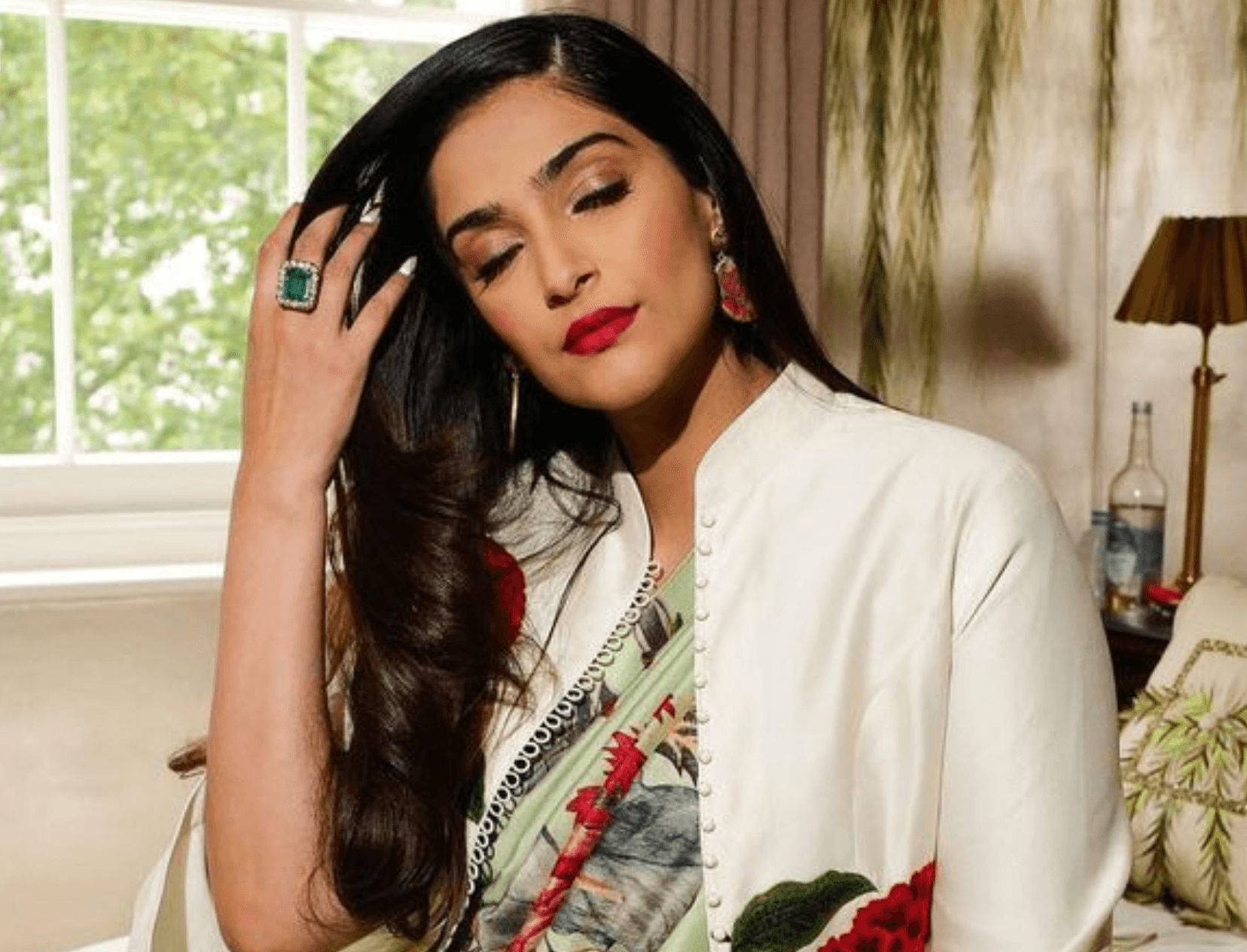 Sonam Kapoor Steals The Show At UK-India Week In A Unique Outfit!