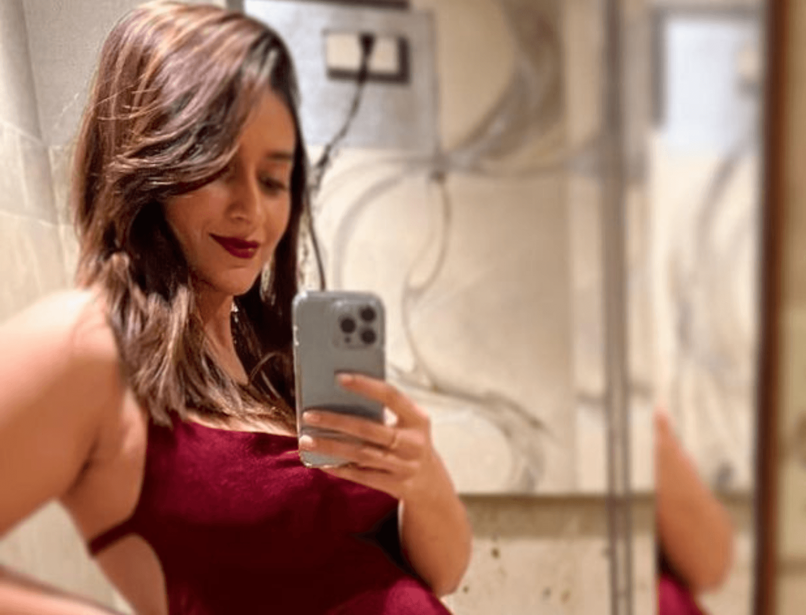 Ileana D&#8217;Cruz Flaunted Her Baby Bump In The Sexiest Outfit!