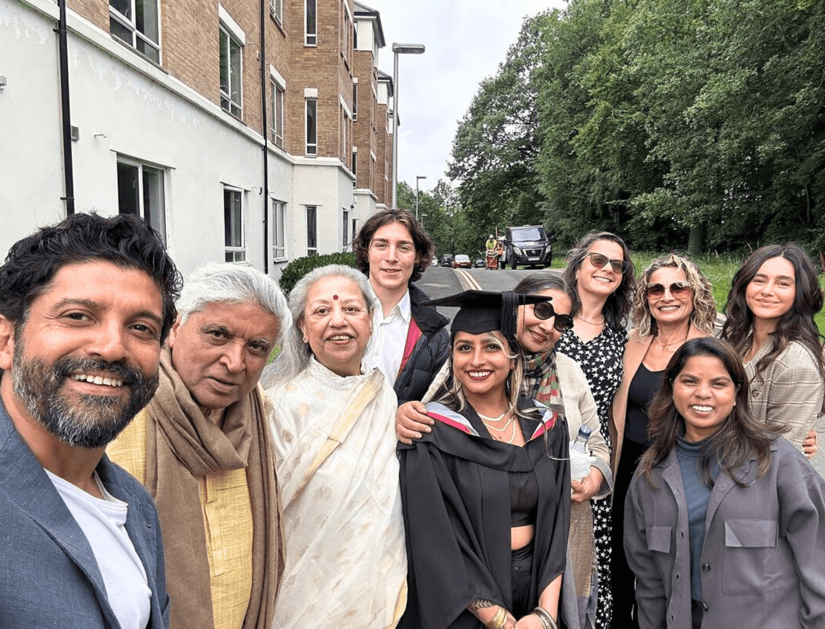 Farhan, Shibani &amp; Ex-Wife Adhuna At Daughter&#8217;s Convocation Is #FamilyGoals!