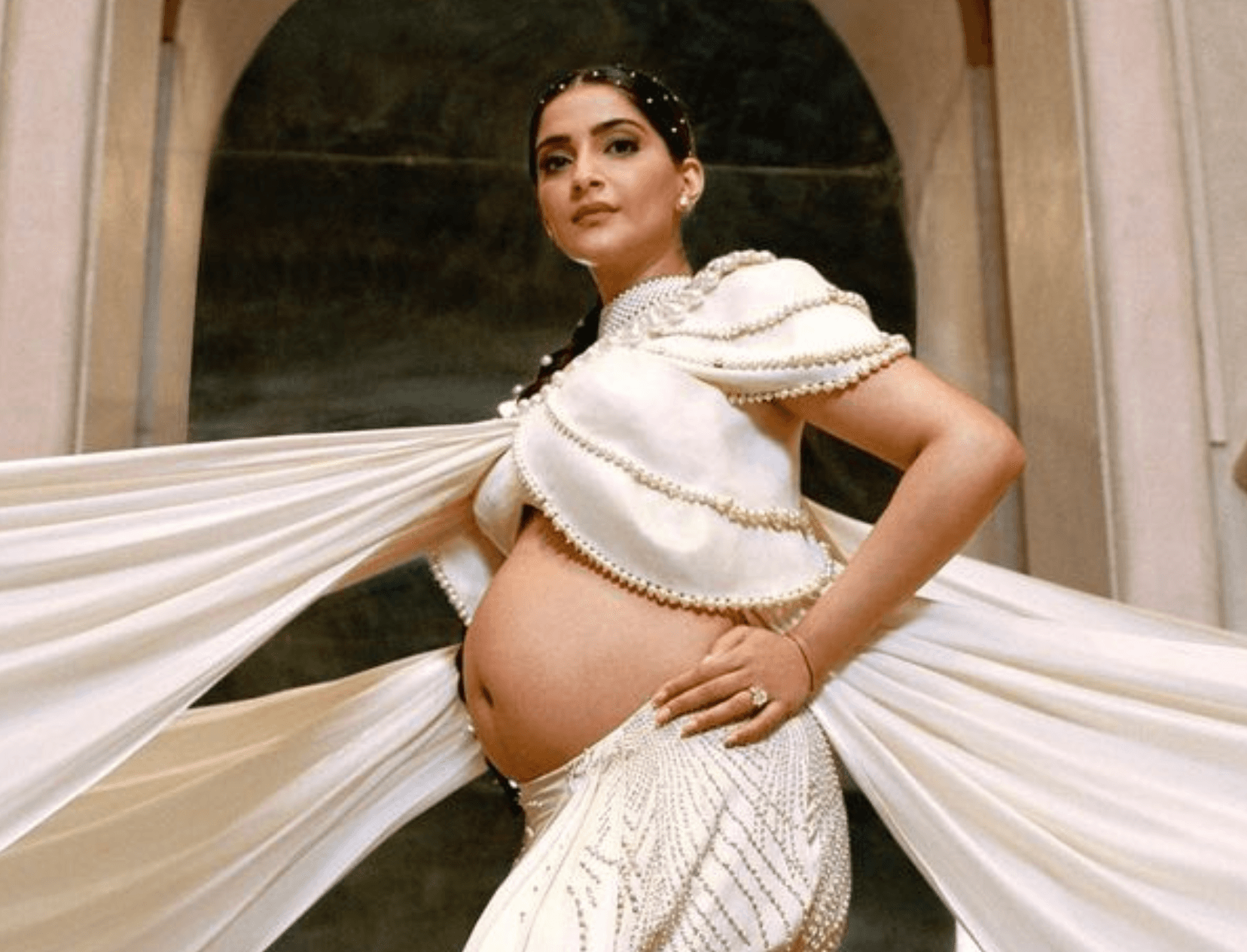 This Is How Sonam Kapoor Prevented Stretch Marks During Her Pregnancy