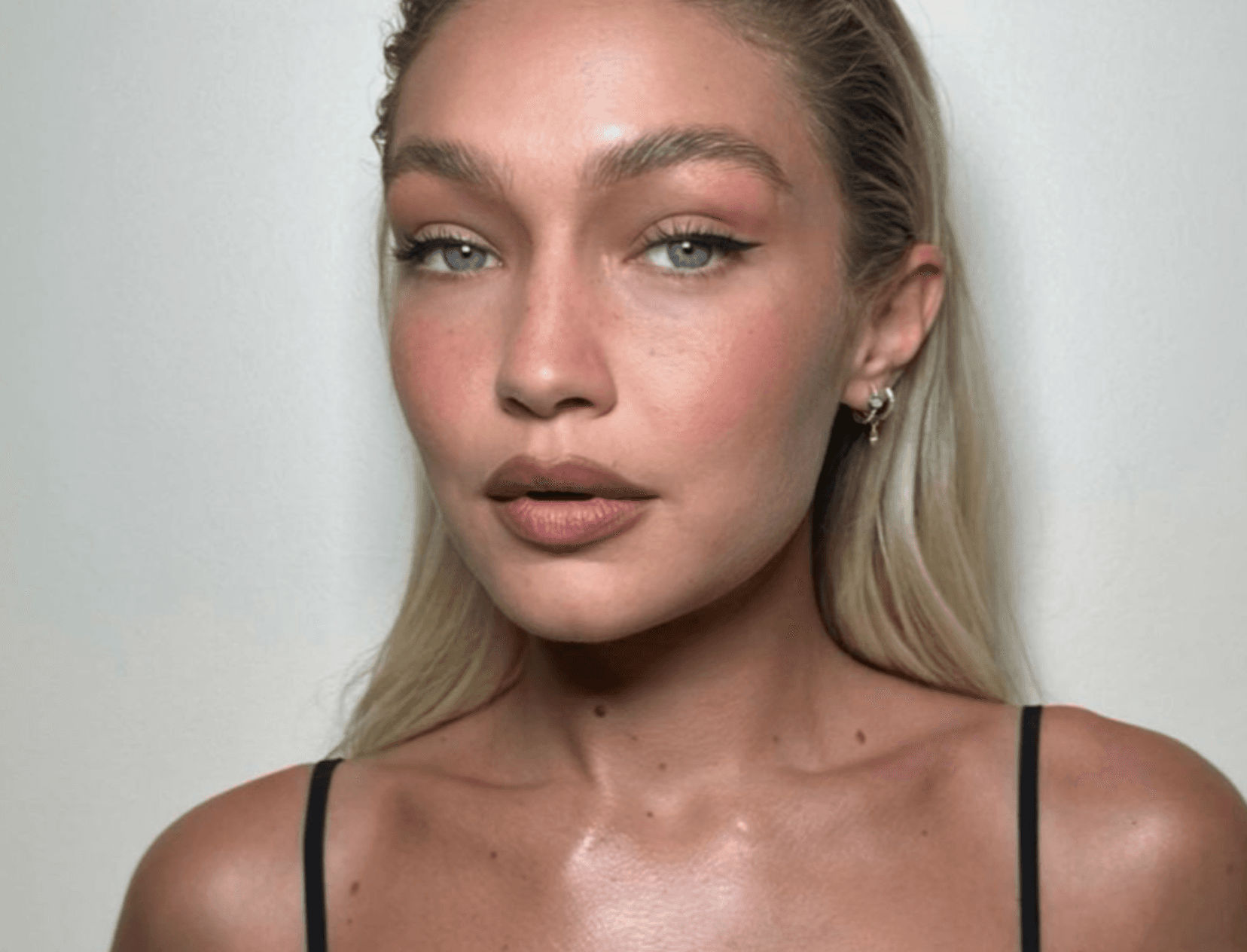 On The Go Beauty Essentials Gigi Hadid Carries In Her Bag 